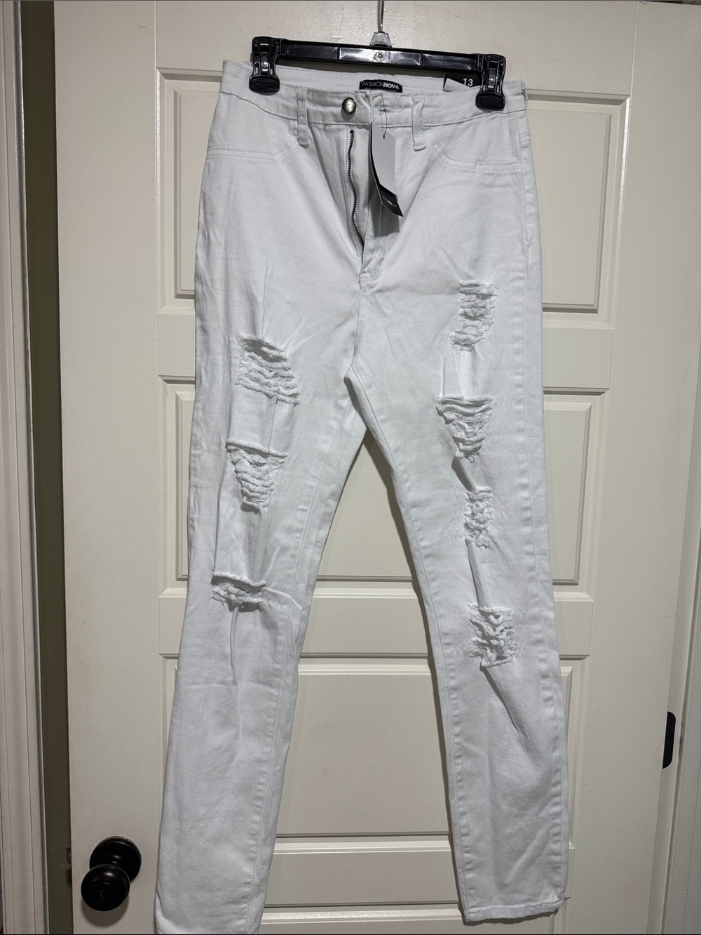 Fashion Nova White freeway jeans 13 Distressed Skinny Jeans